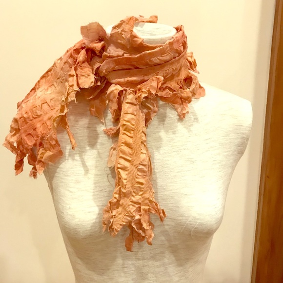 Vintage Cynthia Norton pink hand dyed pokered silk scarf. - Picture 2 of 9